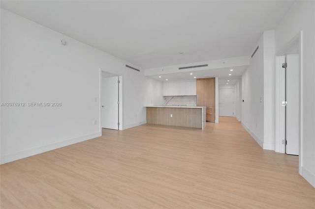 2411 Laguna Circle 2402, North Miami, FL 33181