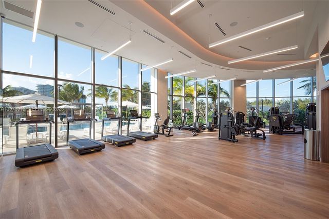 2411 Laguna Circle 2402, North Miami, FL 33181