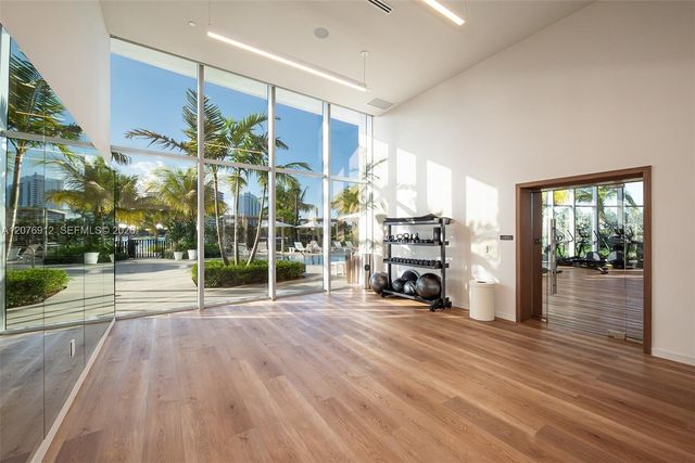 2411 Laguna Circle 2402, North Miami, FL 33181