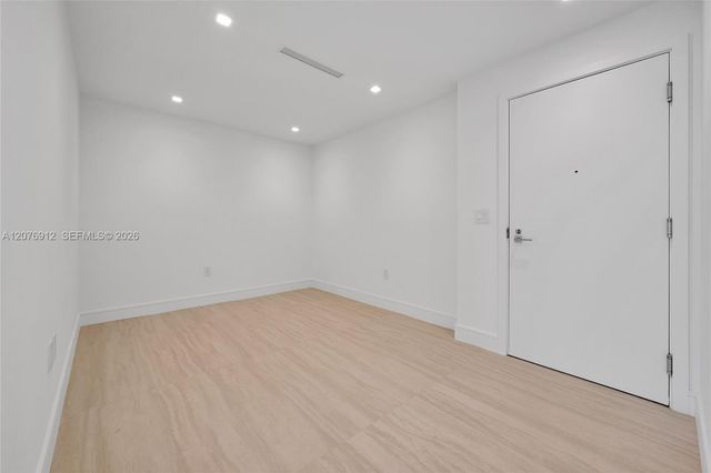 2411 Laguna Circle 2402, North Miami, FL 33181