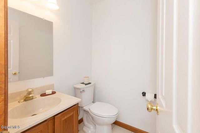 24 Frances Lane, Bethlehem, NY 12203