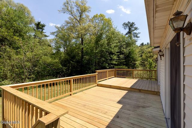 24 Frances Lane, Bethlehem, NY 12203