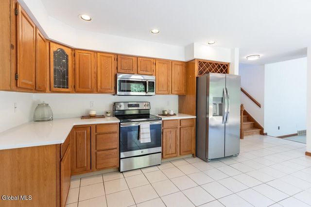24 Frances Lane, Bethlehem, NY 12203