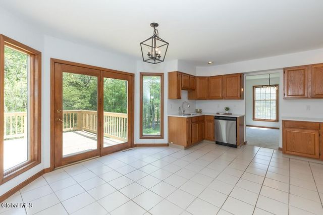 24 Frances Lane, Bethlehem, NY 12203