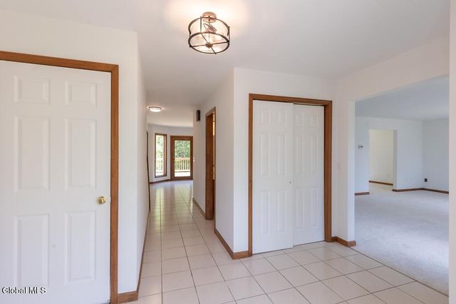 24 Frances Lane, Bethlehem, NY 12203