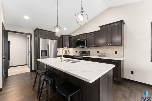 5300 E 64th St Street, Sioux Falls, SD 57108