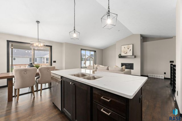 5300 E 64th St Street, Sioux Falls, SD 57108