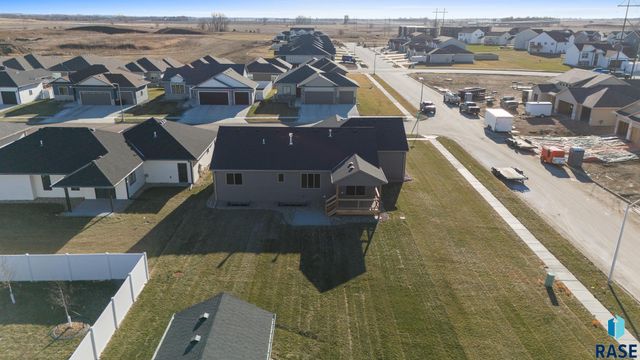 5300 E 64th St Street, Sioux Falls, SD 57108
