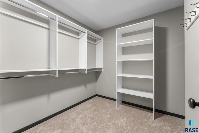 5300 E 64th St Street, Sioux Falls, SD 57108