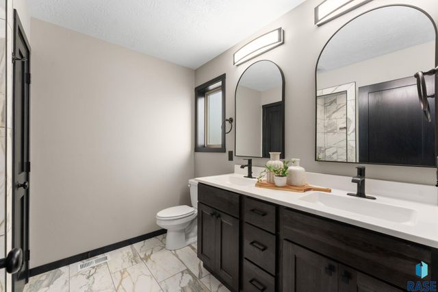 5300 E 64th St Street, Sioux Falls, SD 57108