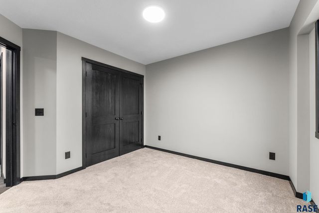 5300 E 64th St Street, Sioux Falls, SD 57108