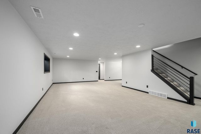 5300 E 64th St Street, Sioux Falls, SD 57108