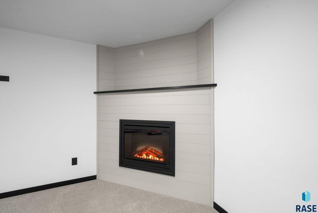 5300 E 64th St Street, Sioux Falls, SD 57108