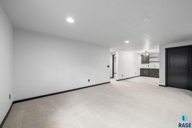 5300 E 64th St Street, Sioux Falls, SD 57108