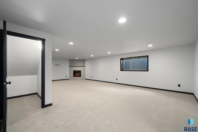 5300 E 64th St Street, Sioux Falls, SD 57108