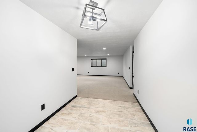 5300 E 64th St Street, Sioux Falls, SD 57108