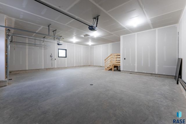 5300 E 64th St Street, Sioux Falls, SD 57108