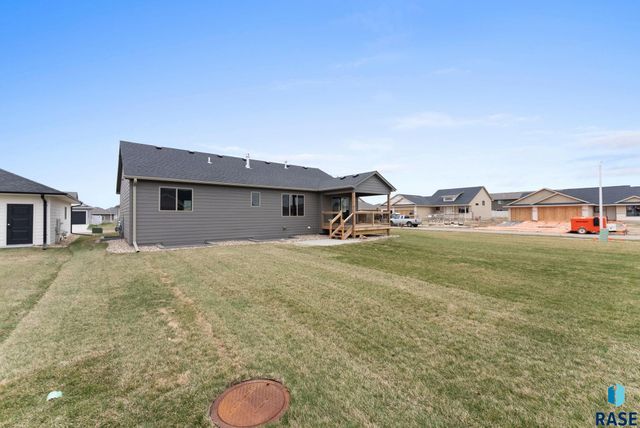 5300 E 64th St Street, Sioux Falls, SD 57108