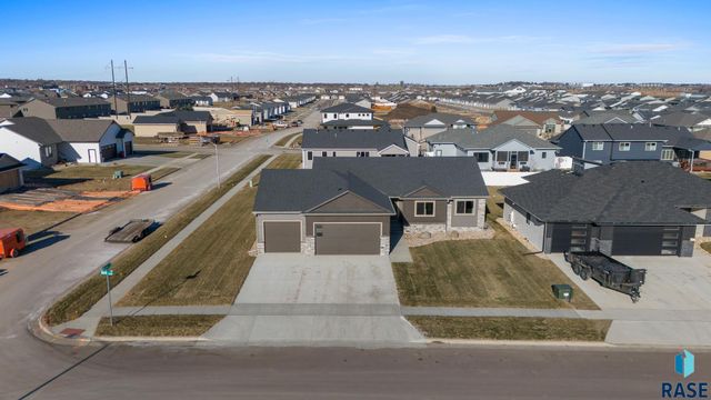 5300 E 64th St Street, Sioux Falls, SD 57108