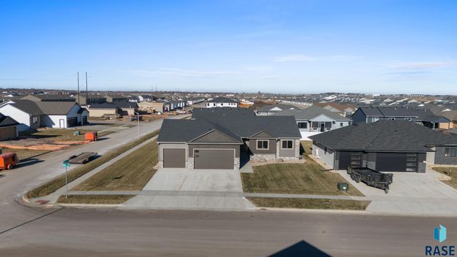 5300 E 64th St Street, Sioux Falls, SD 57108
