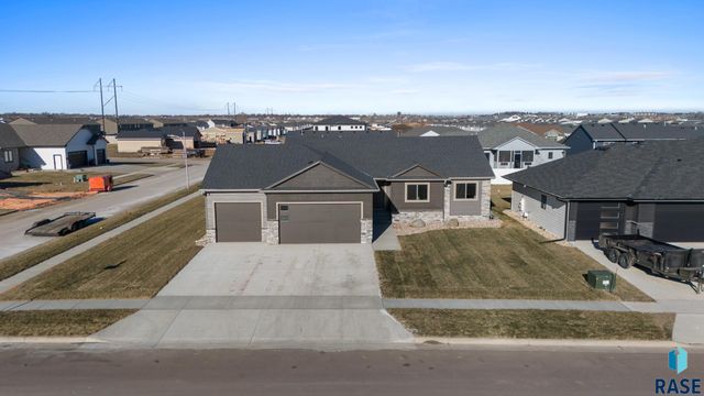 5300 E 64th St Street, Sioux Falls, SD 57108