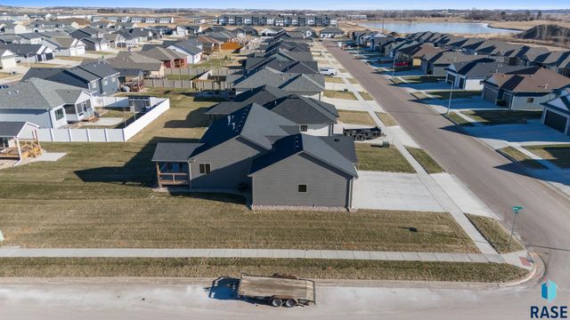 5300 E 64th St Street, Sioux Falls, SD 57108