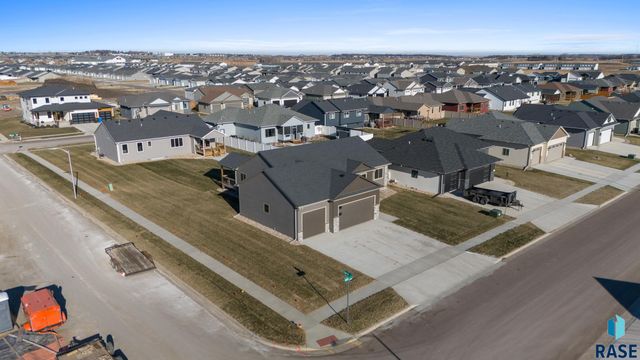 5300 E 64th St Street, Sioux Falls, SD 57108