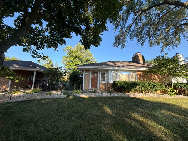 37235 N Hillside Drive, Lake Villa, IL 60046