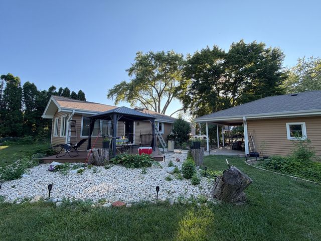 37235 N Hillside Drive, Lake Villa, IL 60046