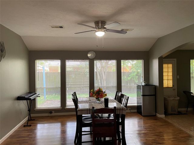 4918 Sterling Crossing, Pearland, TX 77584