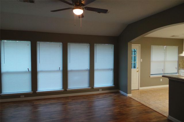 4918 Sterling Crossing, Pearland, TX 77584