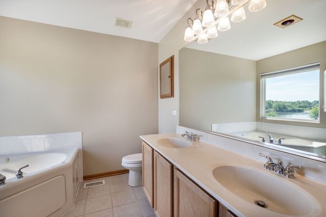 1759 NAPA SUWE Lane, Wauconda, IL 60084