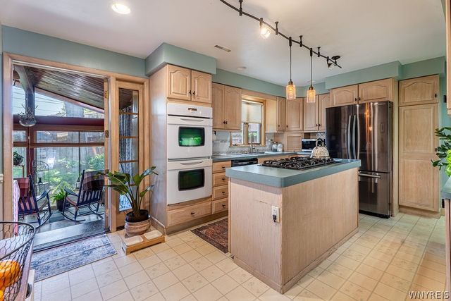 160 Kirkwood Drive, West Seneca, NY 14224