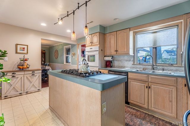 160 Kirkwood Drive, West Seneca, NY 14224