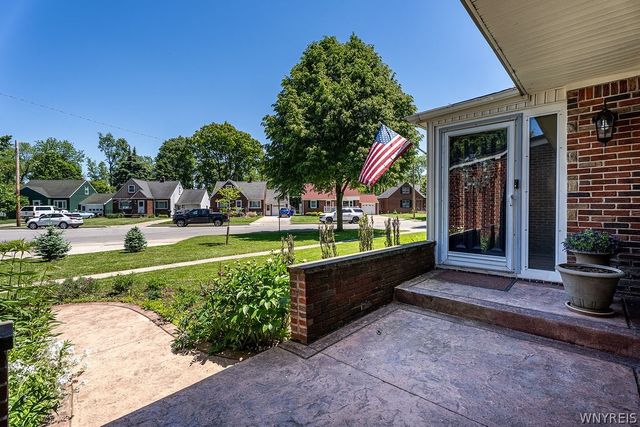 160 Kirkwood Drive, West Seneca, NY 14224