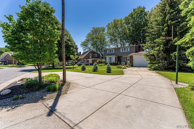 160 Kirkwood Drive, West Seneca, NY 14224