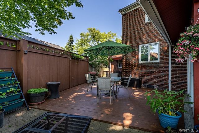 160 Kirkwood Drive, West Seneca, NY 14224