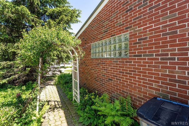 160 Kirkwood Drive, West Seneca, NY 14224