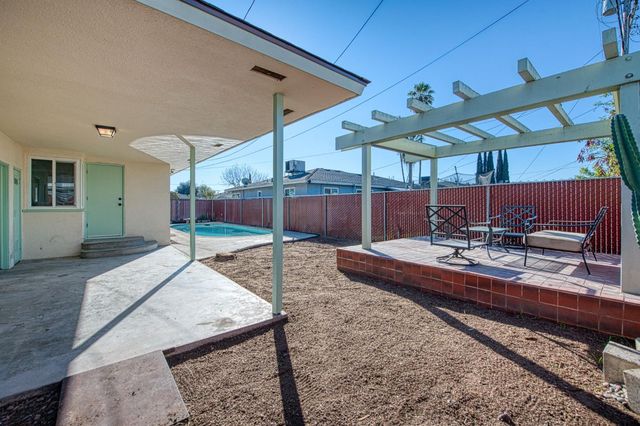 2324 E Cortland Avenue, Fresno, CA 93726