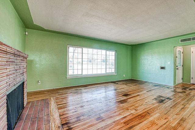 2324 E Cortland Avenue, Fresno, CA 93726