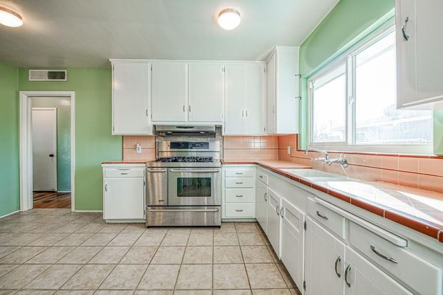 2324 E Cortland Avenue, Fresno, CA 93726