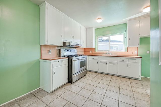 2324 E Cortland Avenue, Fresno, CA 93726