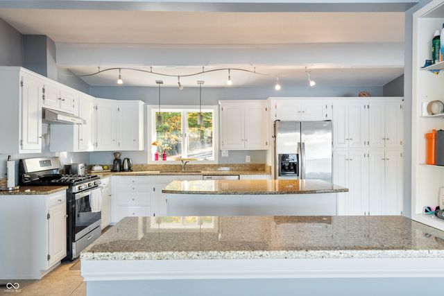 10701 W Grandview Drive, Columbus, IN 47201