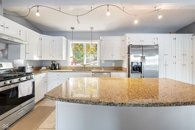 10701 W Grandview Drive, Columbus, IN 47201
