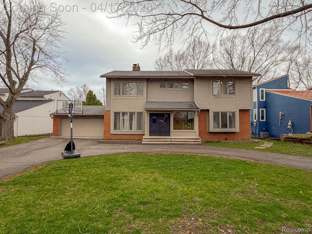 2110 Langham Drive, West Bloomfield Charter Township, MI 48323