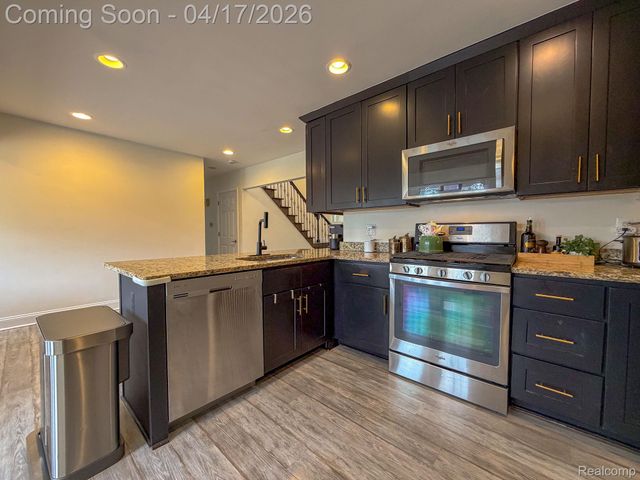 2110 Langham Drive, West Bloomfield Charter Township, MI 48323