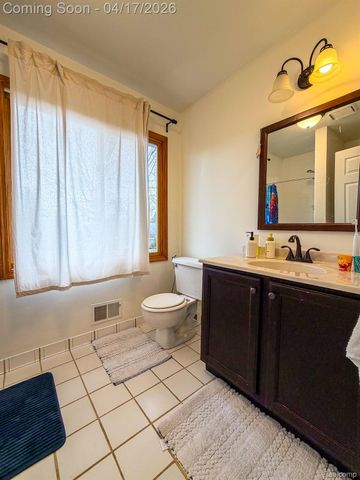 2110 Langham Drive, West Bloomfield Charter Township, MI 48323