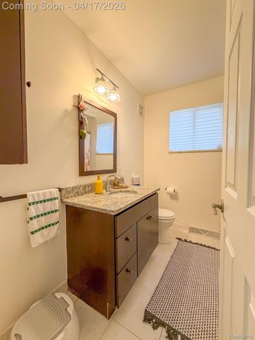 2110 Langham Drive, West Bloomfield Charter Township, MI 48323