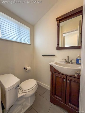 2110 Langham Drive, West Bloomfield Charter Township, MI 48323