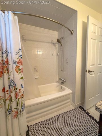 2110 Langham Drive, West Bloomfield Charter Township, MI 48323